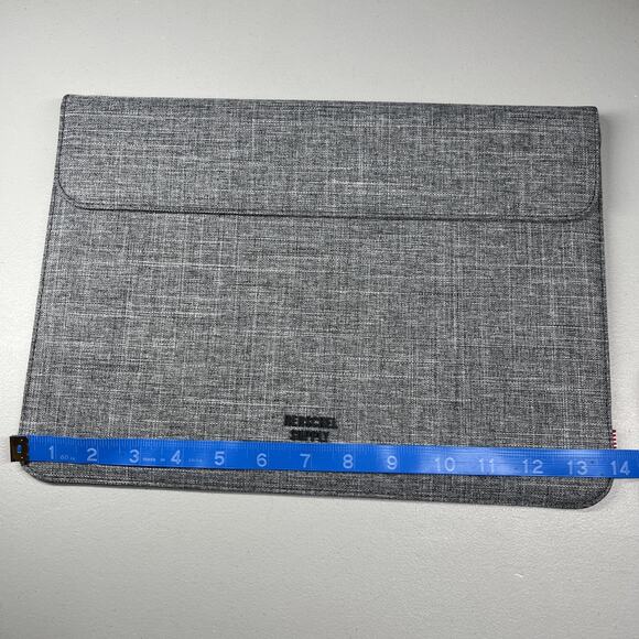 Herschel Spokane Sleeve Laptop Device Tablet Pad Magnetic Closure Gray 13 Inch - Picture 4 of 7